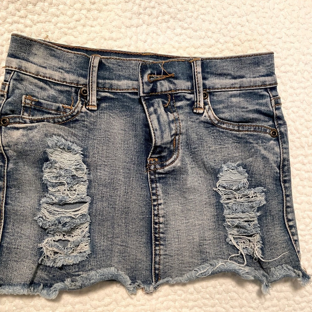SO NIKKI Girls size 7 Denim skirt. Like new